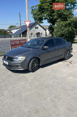 Седан Volkswagen Jetta 2016 в Рогатині
