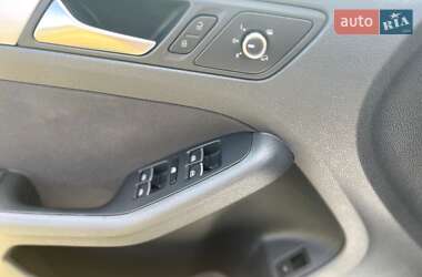 Седан Volkswagen Jetta 2013 в 