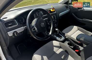 Седан Volkswagen Jetta 2013 в 