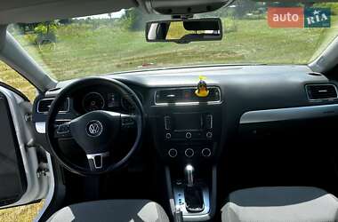 Седан Volkswagen Jetta 2013 в 
