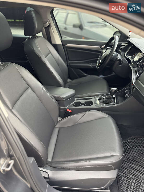 Седан Volkswagen Jetta 2019 в Сумах