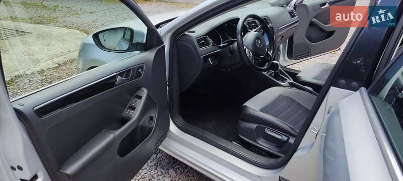 Седан Volkswagen Jetta 2016 в Львове