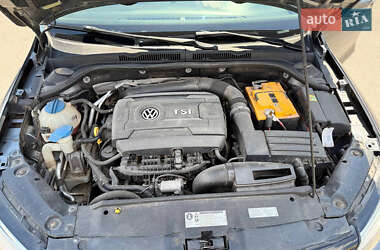Седан Volkswagen Jetta 2014 в 
