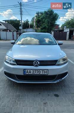 Седан Volkswagen Jetta 2013 в 