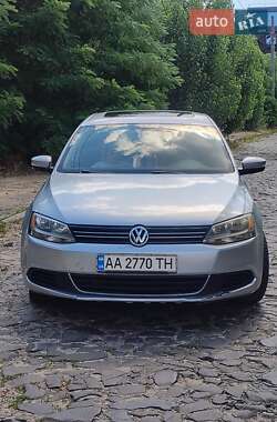 Седан Volkswagen Jetta 2013 в 