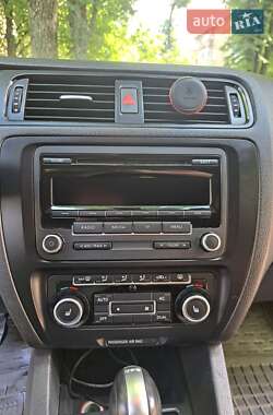 Седан Volkswagen Jetta 2012 в 