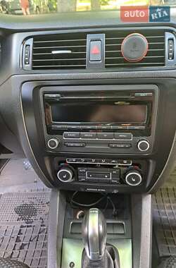 Седан Volkswagen Jetta 2012 в 