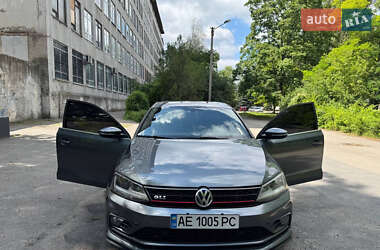 Седан Volkswagen Jetta 2016 в 