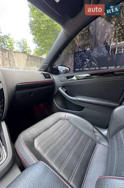 Седан Volkswagen Jetta 2016 в 
