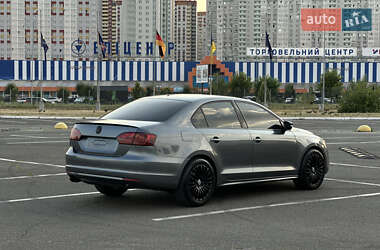 Седан Volkswagen Jetta 2012 в 