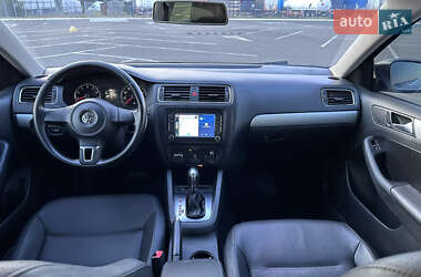 Седан Volkswagen Jetta 2012 в 