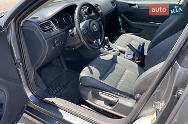 Седан Volkswagen Jetta 2012 в 