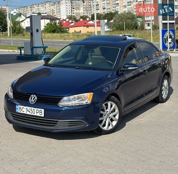 Седан Volkswagen Jetta 2012 в 