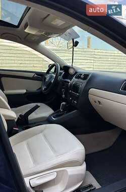 Седан Volkswagen Jetta 2012 в 