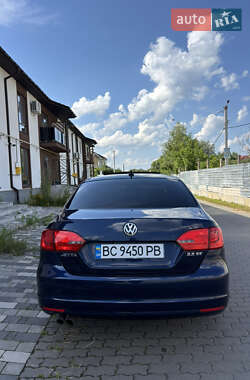 Седан Volkswagen Jetta 2012 в 