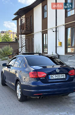Седан Volkswagen Jetta 2012 в 