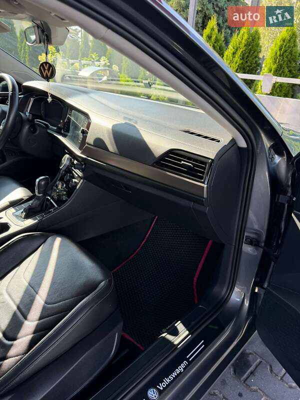 Седан Volkswagen Jetta 2018 в Хмельницькому