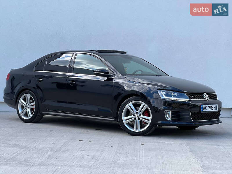 Седан Volkswagen Jetta 2015 в Тернополе