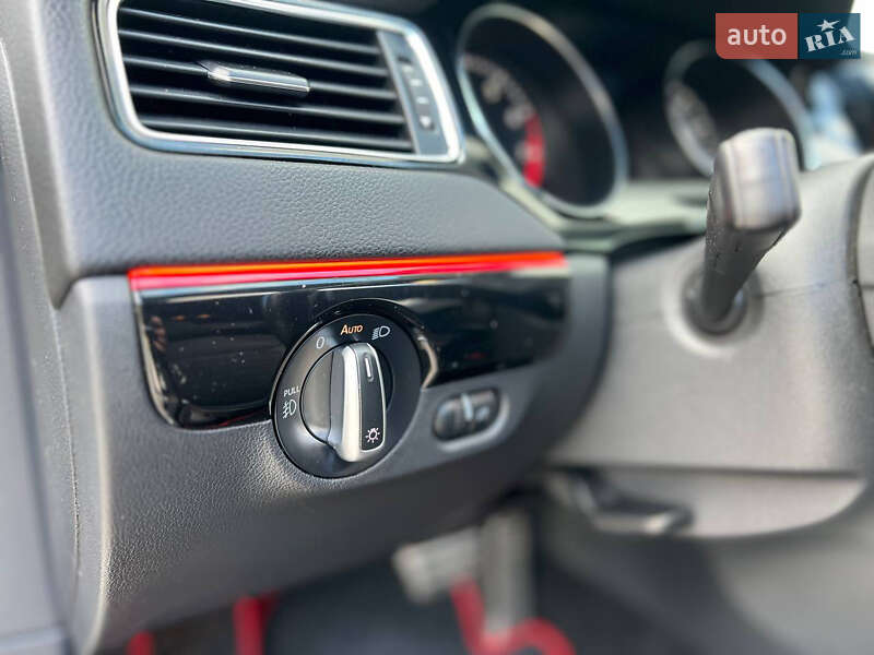 Седан Volkswagen Jetta 2015 в Тернополе