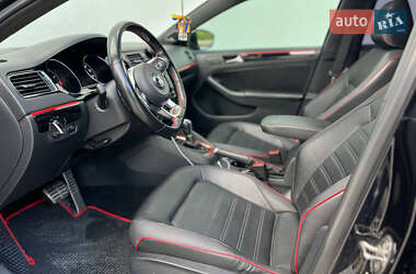 Седан Volkswagen Jetta 2015 в 