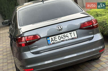 Седан Volkswagen Jetta 2015 в 