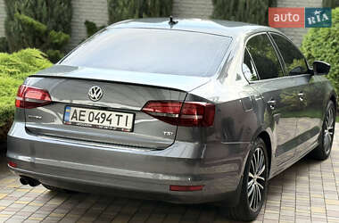 Седан Volkswagen Jetta 2015 в 