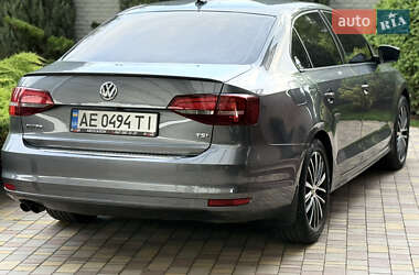 Седан Volkswagen Jetta 2015 в 