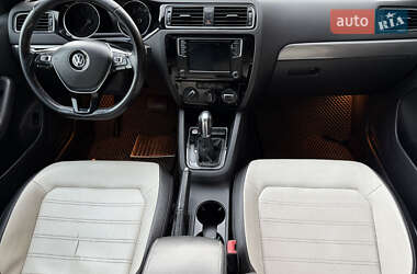 Седан Volkswagen Jetta 2015 в 