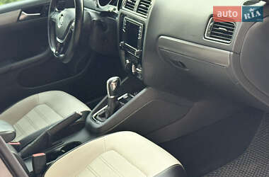 Седан Volkswagen Jetta 2015 в 