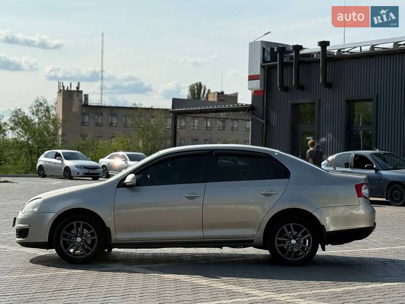Седан Volkswagen Jetta 2008 в Кривом Роге
