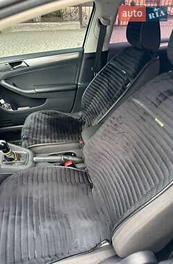 Седан Volkswagen Jetta 2017 в 
