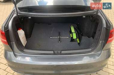 Седан Volkswagen Jetta 2015 в 