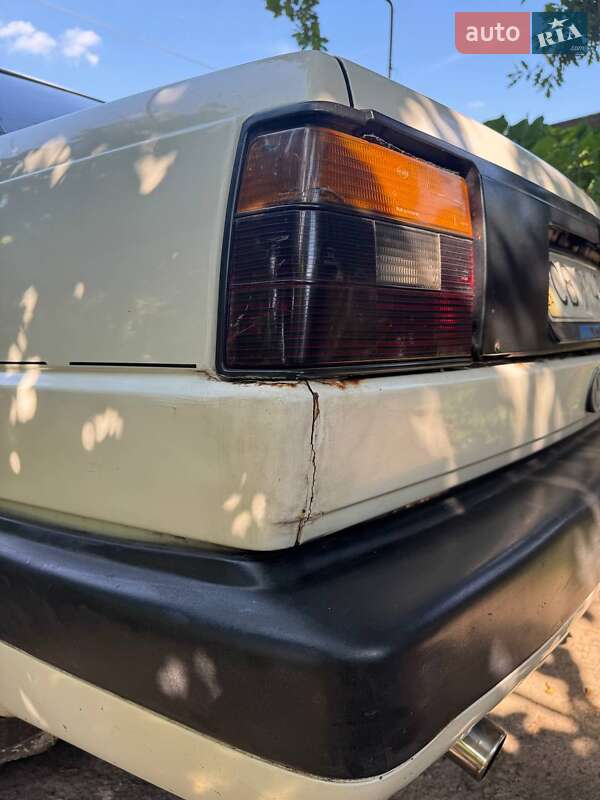 Седан Volkswagen Jetta 1990 в Варві