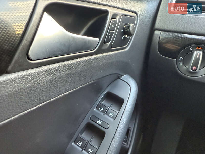 Седан Volkswagen Jetta 2015 в Одессе