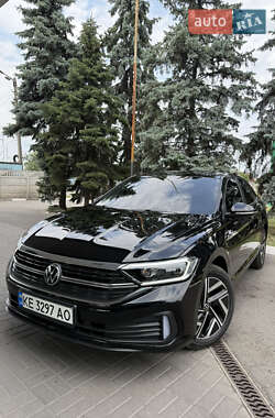 Седан Volkswagen Jetta 2023 в 