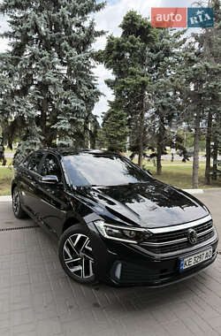 Седан Volkswagen Jetta 2023 в 
