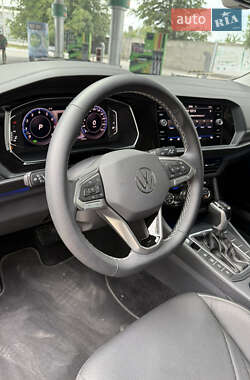 Седан Volkswagen Jetta 2023 в 