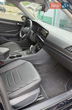 Седан Volkswagen Jetta 2023 в 