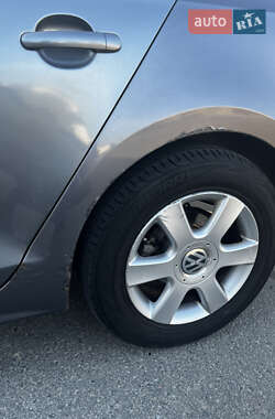 Седан Volkswagen Jetta 2012 в 