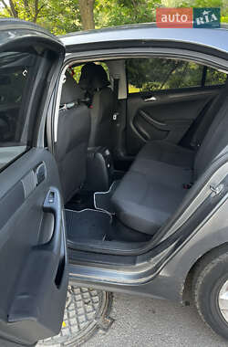 Седан Volkswagen Jetta 2012 в 