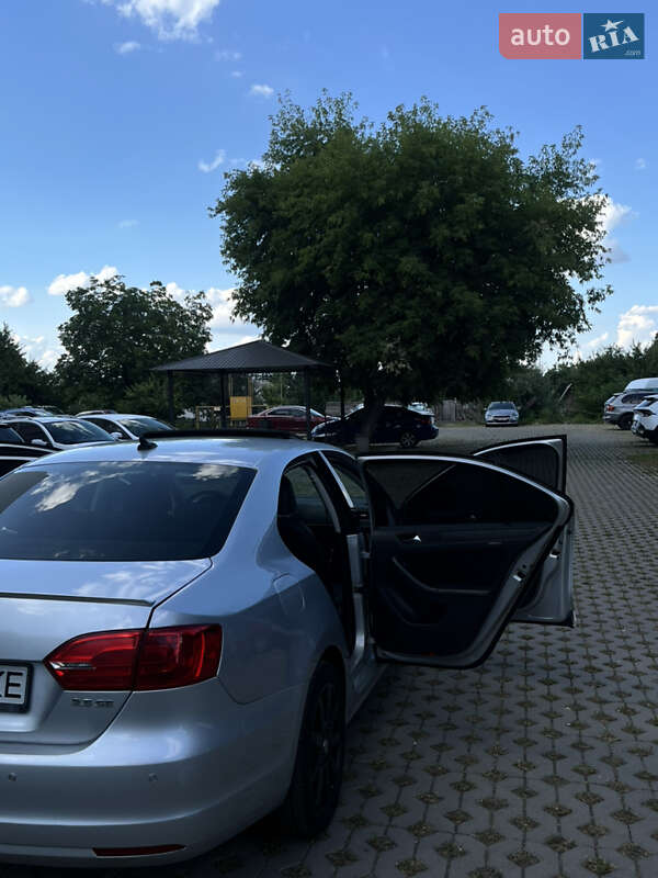 Седан Volkswagen Jetta 2010 в Борисполі