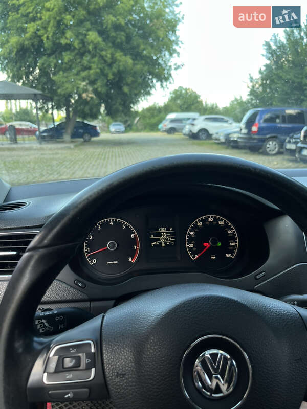 Седан Volkswagen Jetta 2010 в Борисполі