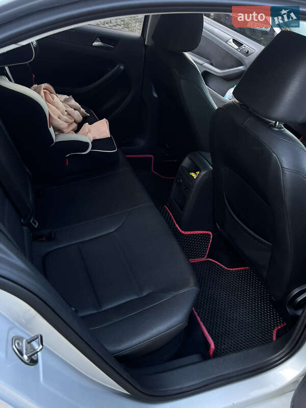 Седан Volkswagen Jetta 2010 в Борисполі