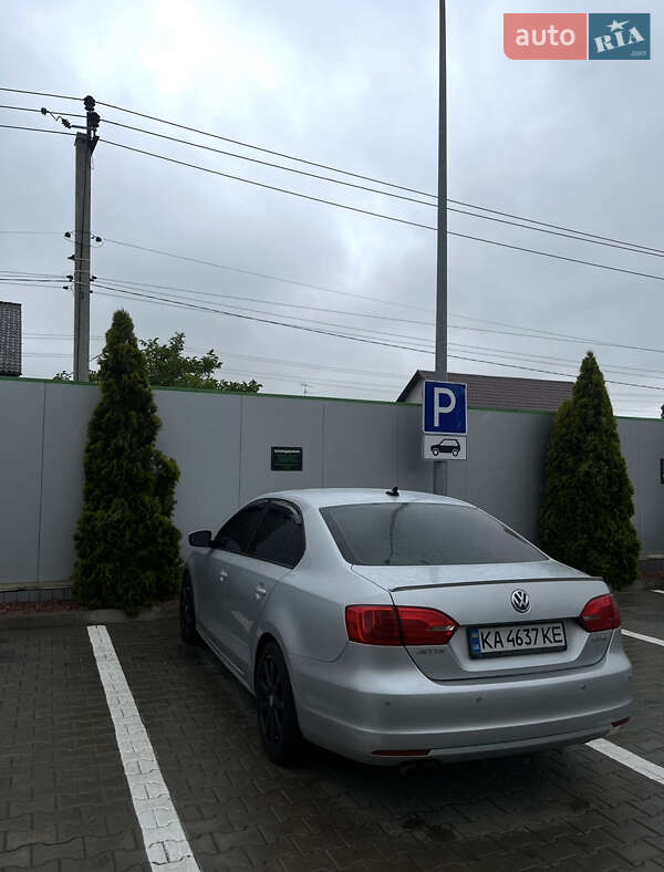 Седан Volkswagen Jetta 2010 в Борисполі