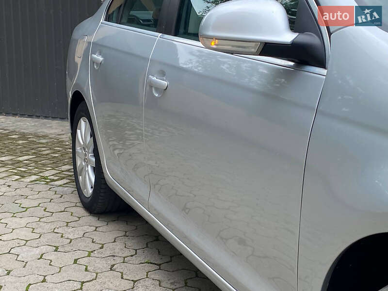 Седан Volkswagen Jetta 2007 в Самборе