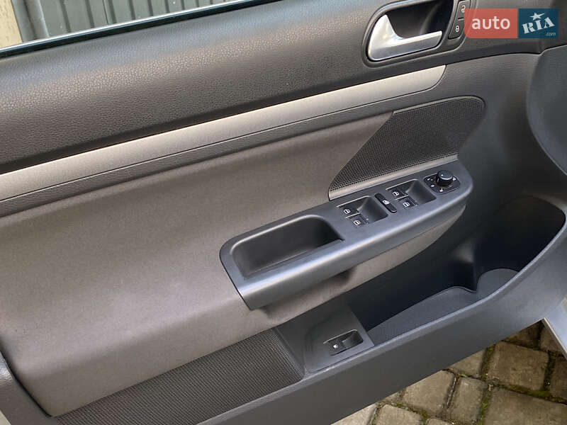 Седан Volkswagen Jetta 2007 в Самборе