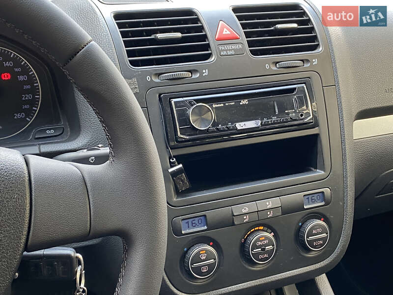 Седан Volkswagen Jetta 2007 в Самборе