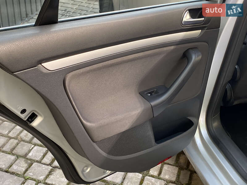 Седан Volkswagen Jetta 2007 в Самборе