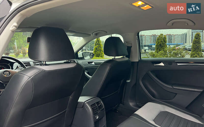 Седан Volkswagen Jetta 2014 в Львове