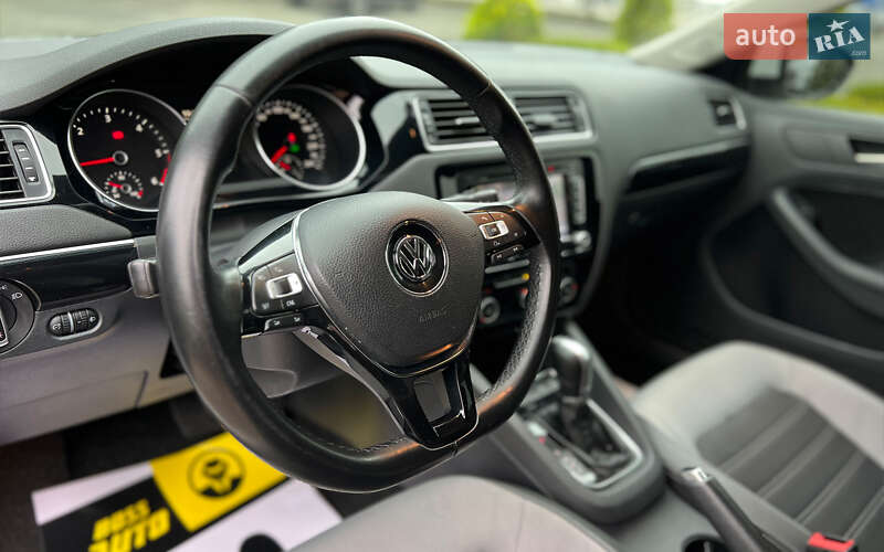 Седан Volkswagen Jetta 2014 в Львове